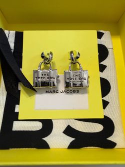 MARC JACOBS AUTHENTIC THE TOTE BAG EARRINGS BRAND NEW