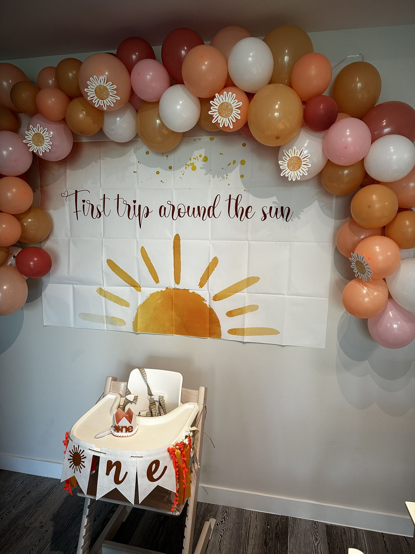 Balloon Arch Banner Crown Free To Pick Up