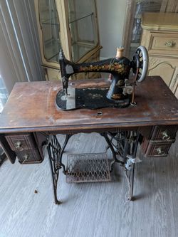 1891 finger threadable sewing machine with table
