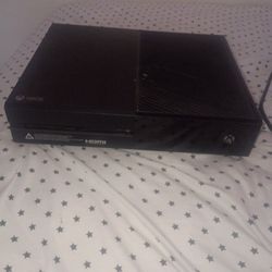 Xbox one console with hdmi cable and 3 controllers (READ DESCRIPTION) 