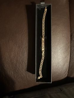 10kt 9” 8.7g Name Plate Bracelet with name Jesus