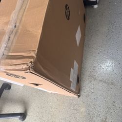 Hp all in one 27” Ryzen 3 Radeon Graphics  touch screen 
