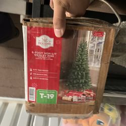 Holiday time brand new 6 FOOT pre-LIT WESLEY PINE