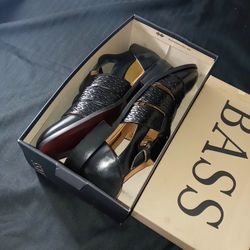 Brand New -BASS- Real leather sandals ( size us 13M)