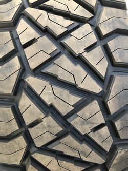 Nitto ridge grappler 37 13.5 17 only have one brand new tire