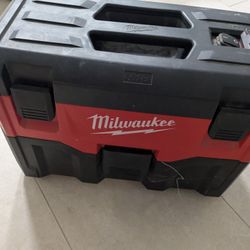 0880-20 Milwaukee 2 Gallon Vac 