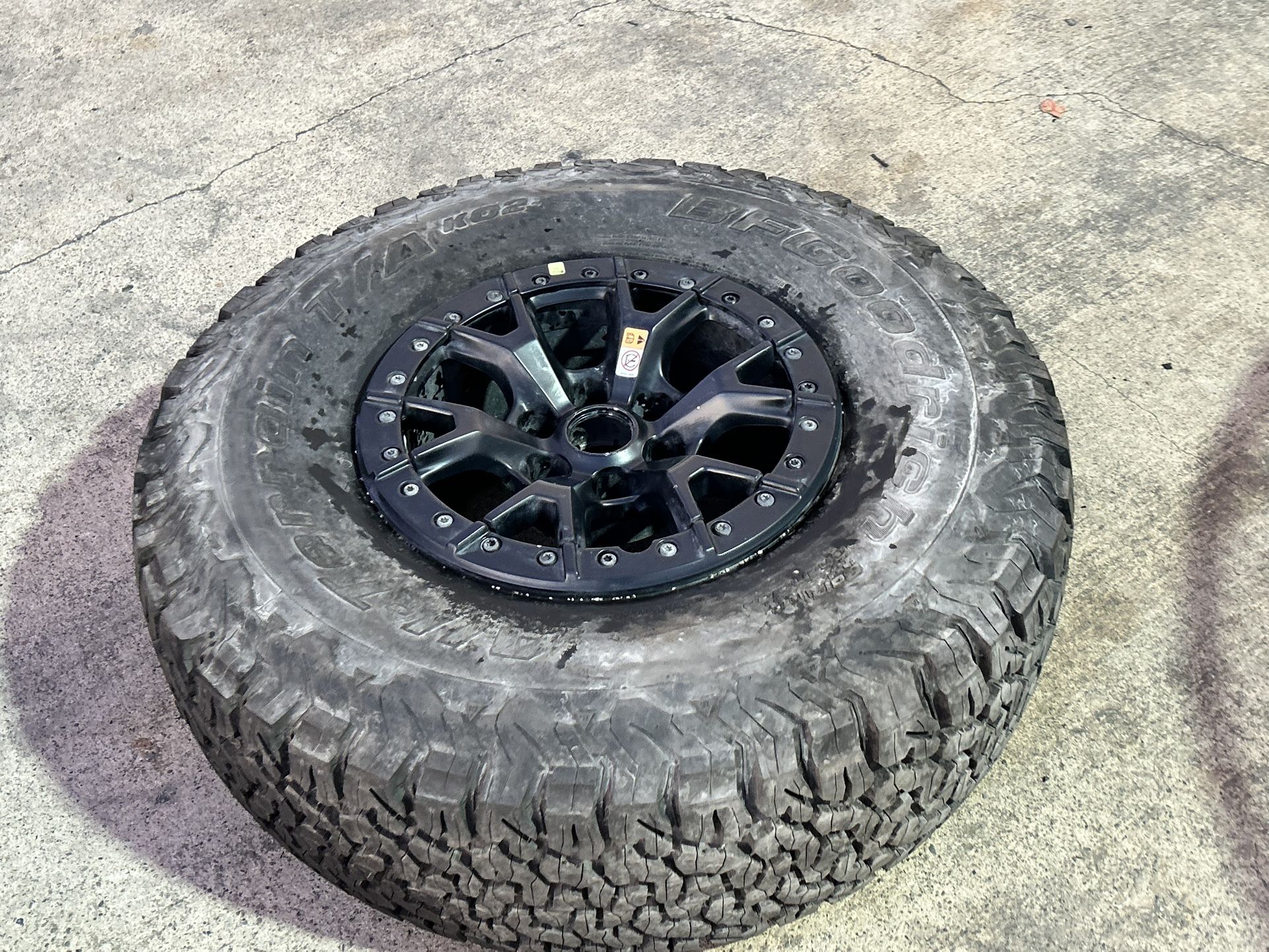 (1) ONE 2023 Ford Raptor R F-150 F150 Black Beadlock Wheels Rim Tire PP OEM 37”