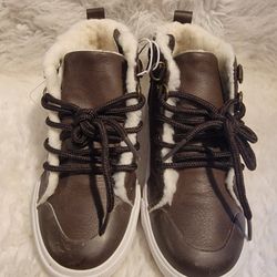 Brand New US Sport boys' high-top sneakers with faux fur lining Size 12