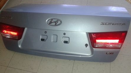 Hyunday Sonata 06-10 Trunk lid + key