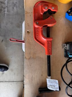 1/8- 2” Heavy Duty Pipe Cutter