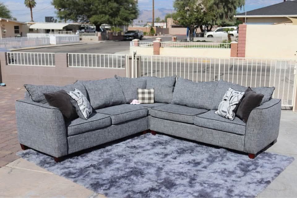 bob’s discount large grey/black/white sectional couch w/ pillows — free delivery