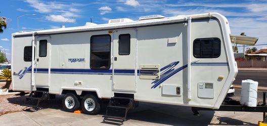 2000 Mckenzie  by Monaco 27ft with slide
