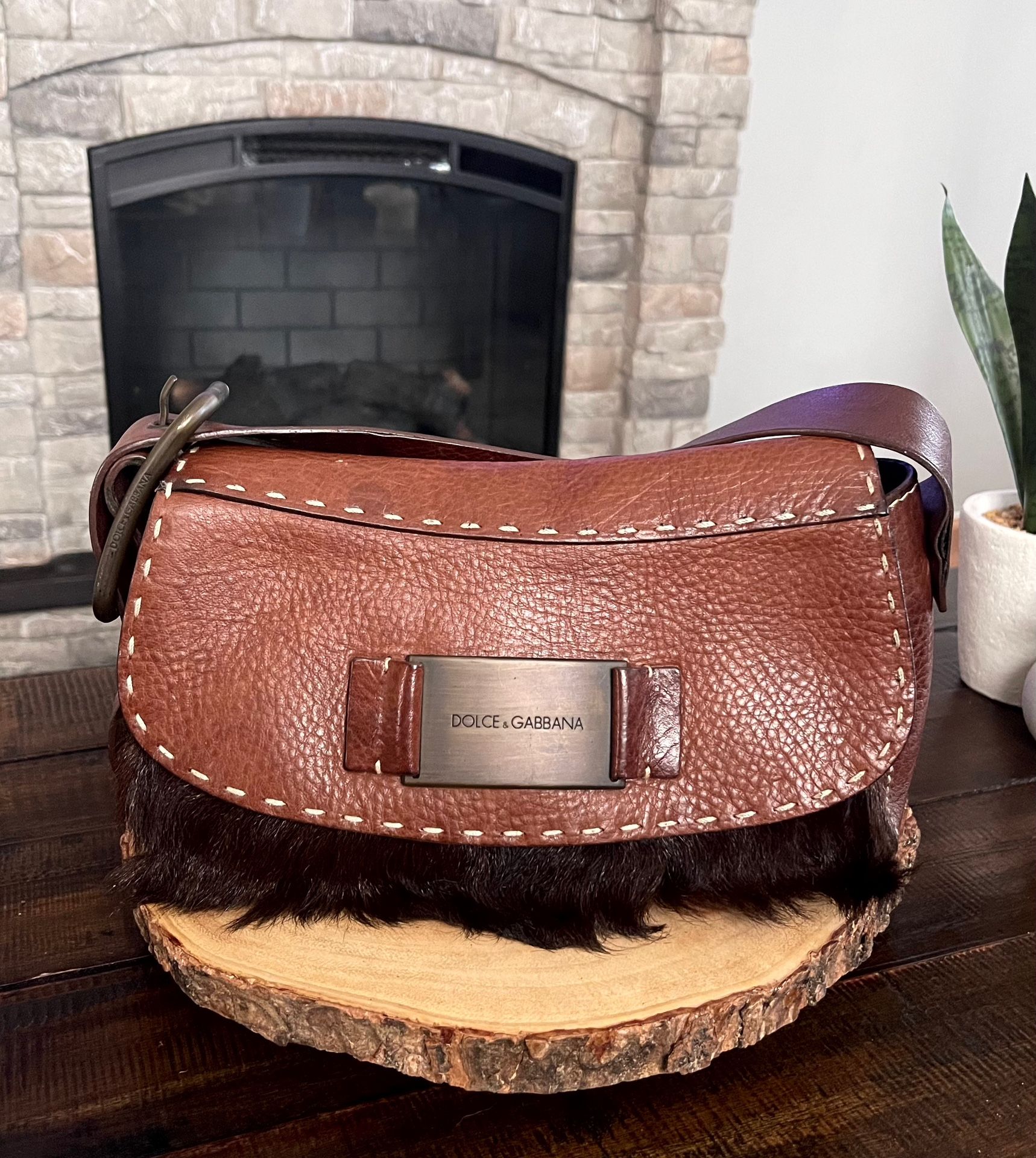 Y2K Vintage Dolce & Gabbana fur shoulder bag. Super cute handbag. Super soft fur and durable leather. The leather strap has separation which can be fi