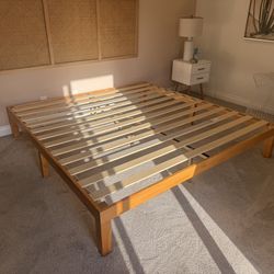 ZINUS Moiz Wood Platform Bed Frame /King/1yr Old $250 New.