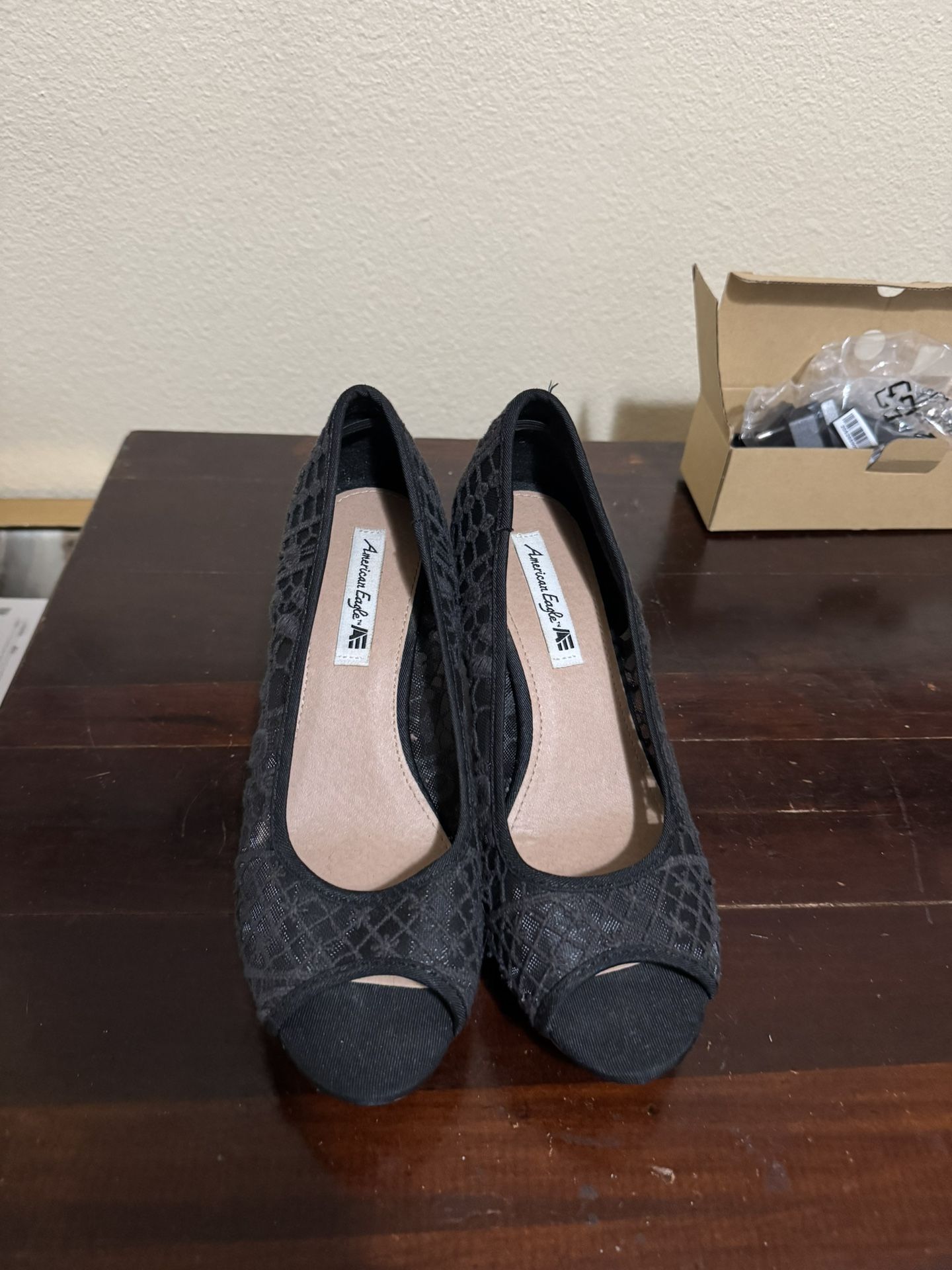 Women's American Eagle Wedge Heel Black Lace Size 8.5