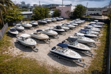 Estorege para botes I jetski       ….. boat and Jetski storage