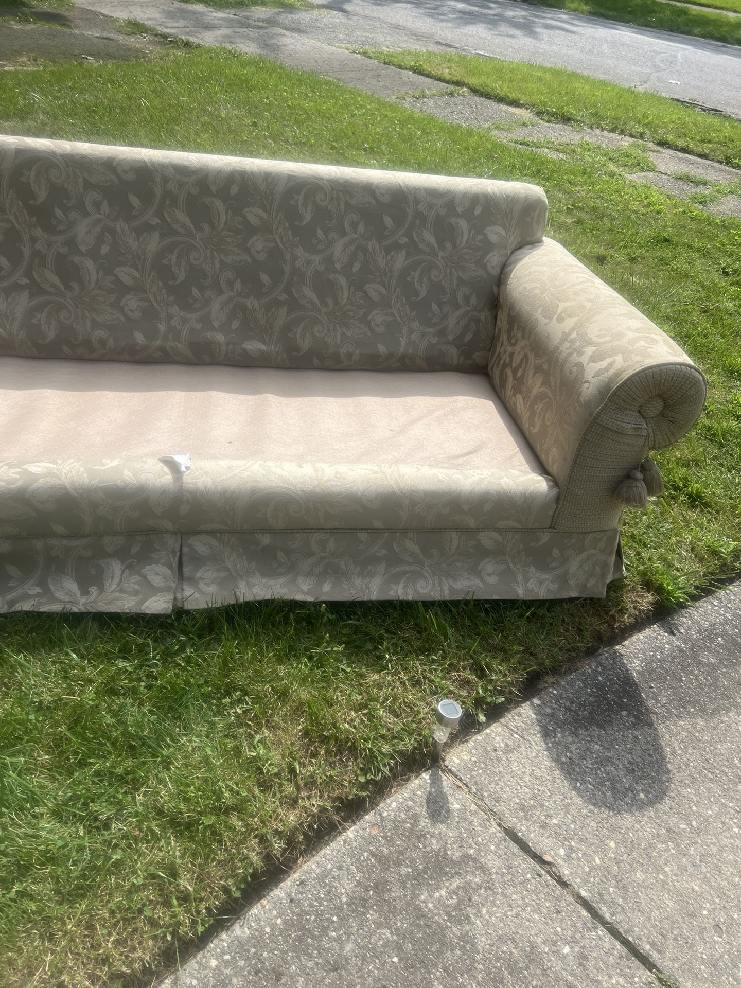 Couch N Pillows