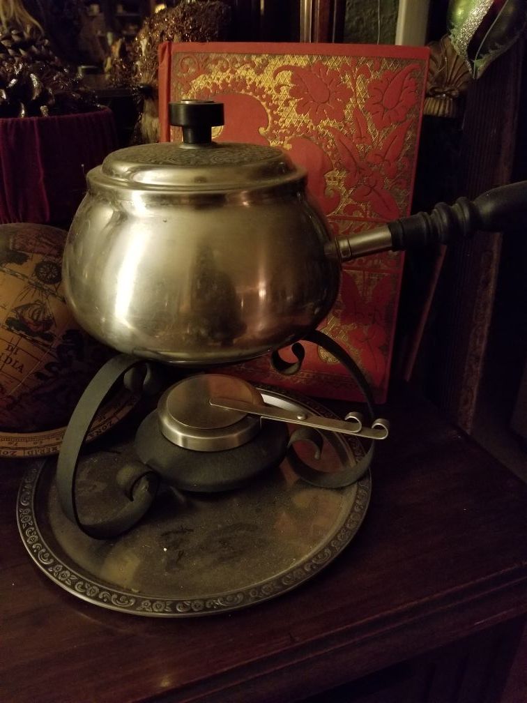 Fondue kit with fuel Cell