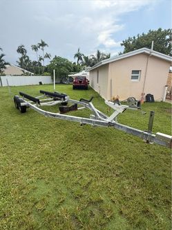 Remolque galvanizado de doble eje / Tandem-Axle Galvanized Boat Trailer