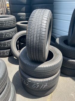235/65/17 Kumho 235/65R17 set of 4 matching used tires in great condition 250$ for 4 tires plus tax. Mount available but not included. Wheel alignment
