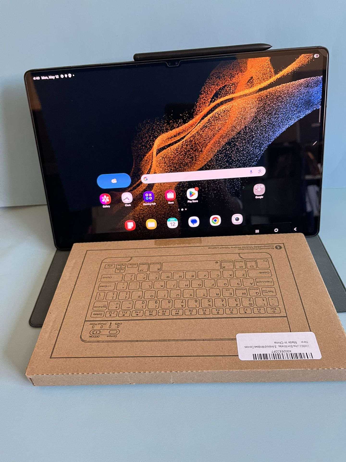 Samsung Galaxy Tab S8 Ultra (2022 Model) 256gb with keyboard, case & Stylus Pen  