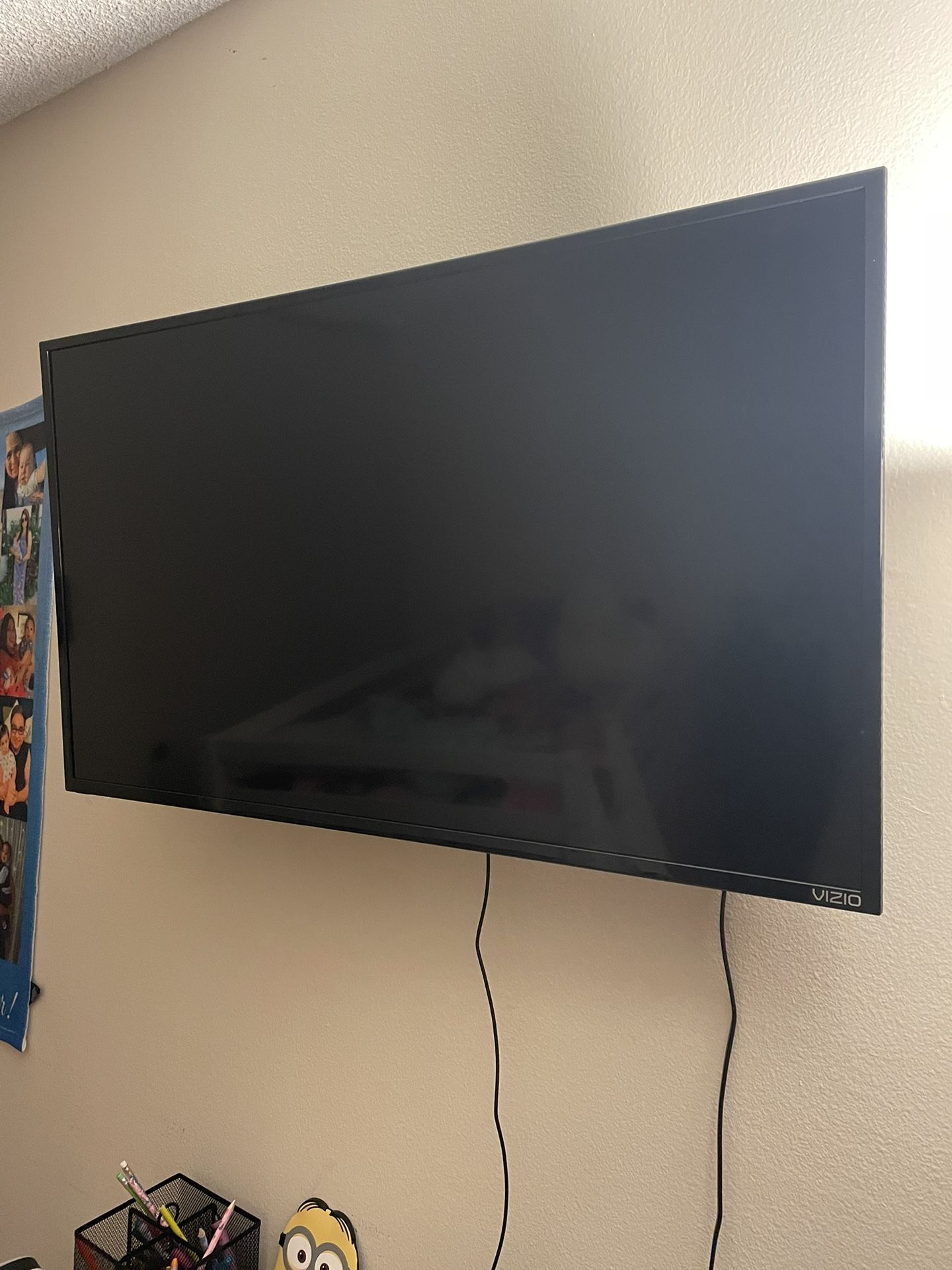 Vizio 40” TV + Mount