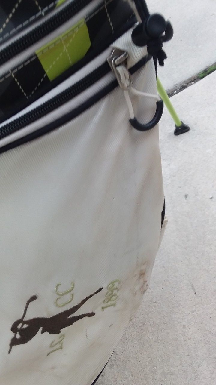 Sun mountain golf bag used but in very good condition with plenty of