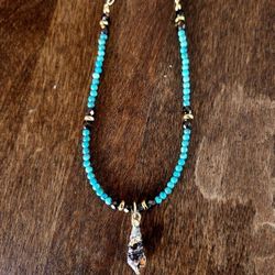 Turquoise Gold Banded Cinerea Shell Necklace