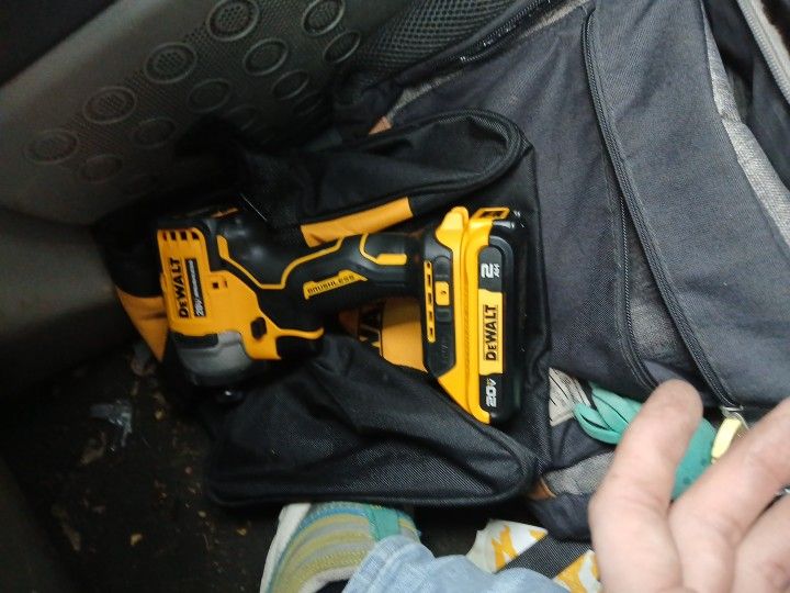 BRAND NEW NEVER USED DEWALT 20V BRUSHLESS IMPACT