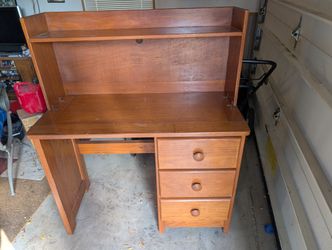 Computer Desk with Hutch (40'L x 18 1/2'W x 48'H)