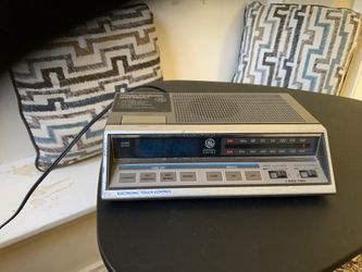 Old vintage clock and radio with Alarm!