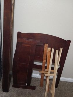Twin bed frame 🛏️ (wooden)
