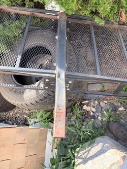 Trailer hitch carrier