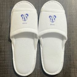 New Disney Women’s One Size up to Size 11 White Mickey Mouse Slippers