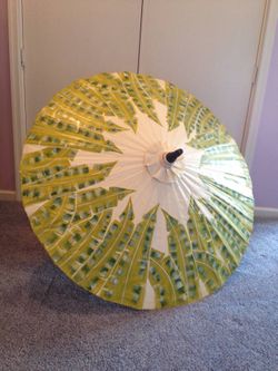 Large show piece Umbrella, new with tags