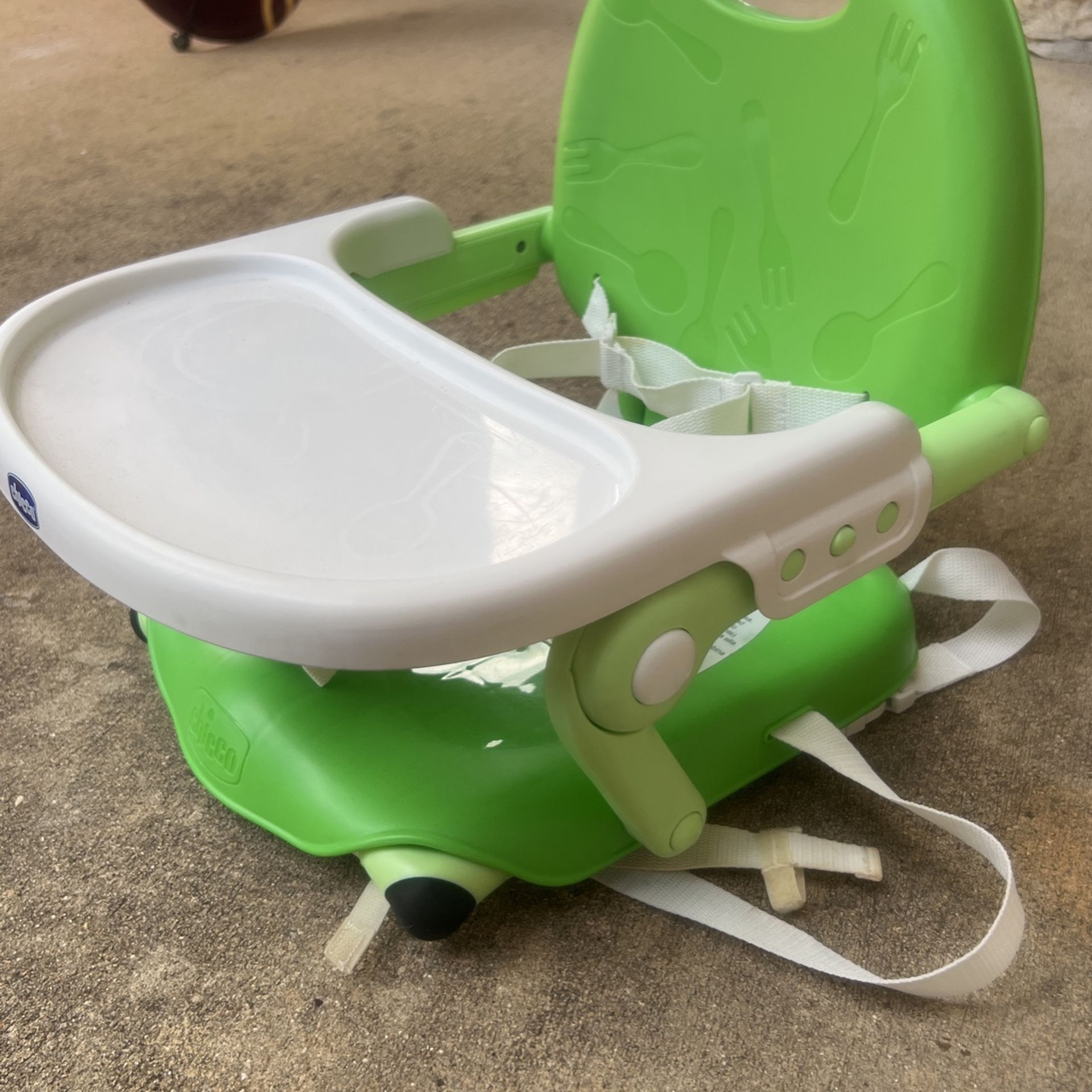 Chicco USA Portable Booster Seat Removable Tray