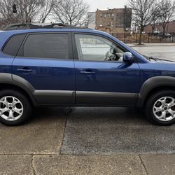 2009 Hyundai Tucson · SE Sport Utility 4D