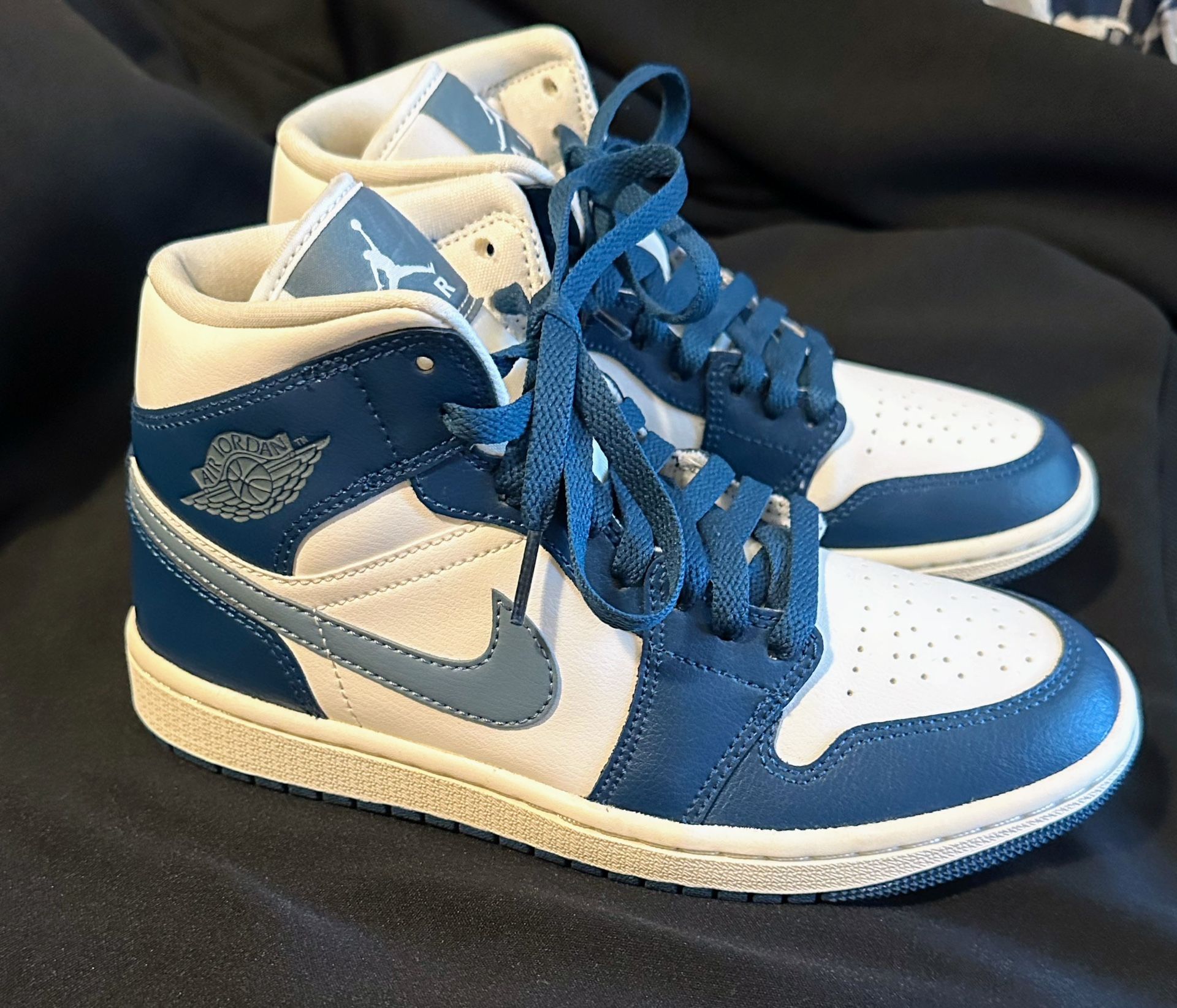 Nike Jordan 1 Mid Women Size 6.5