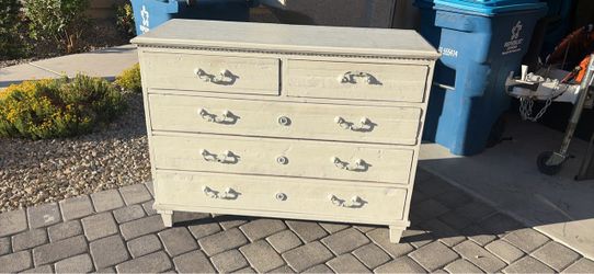 Dresser