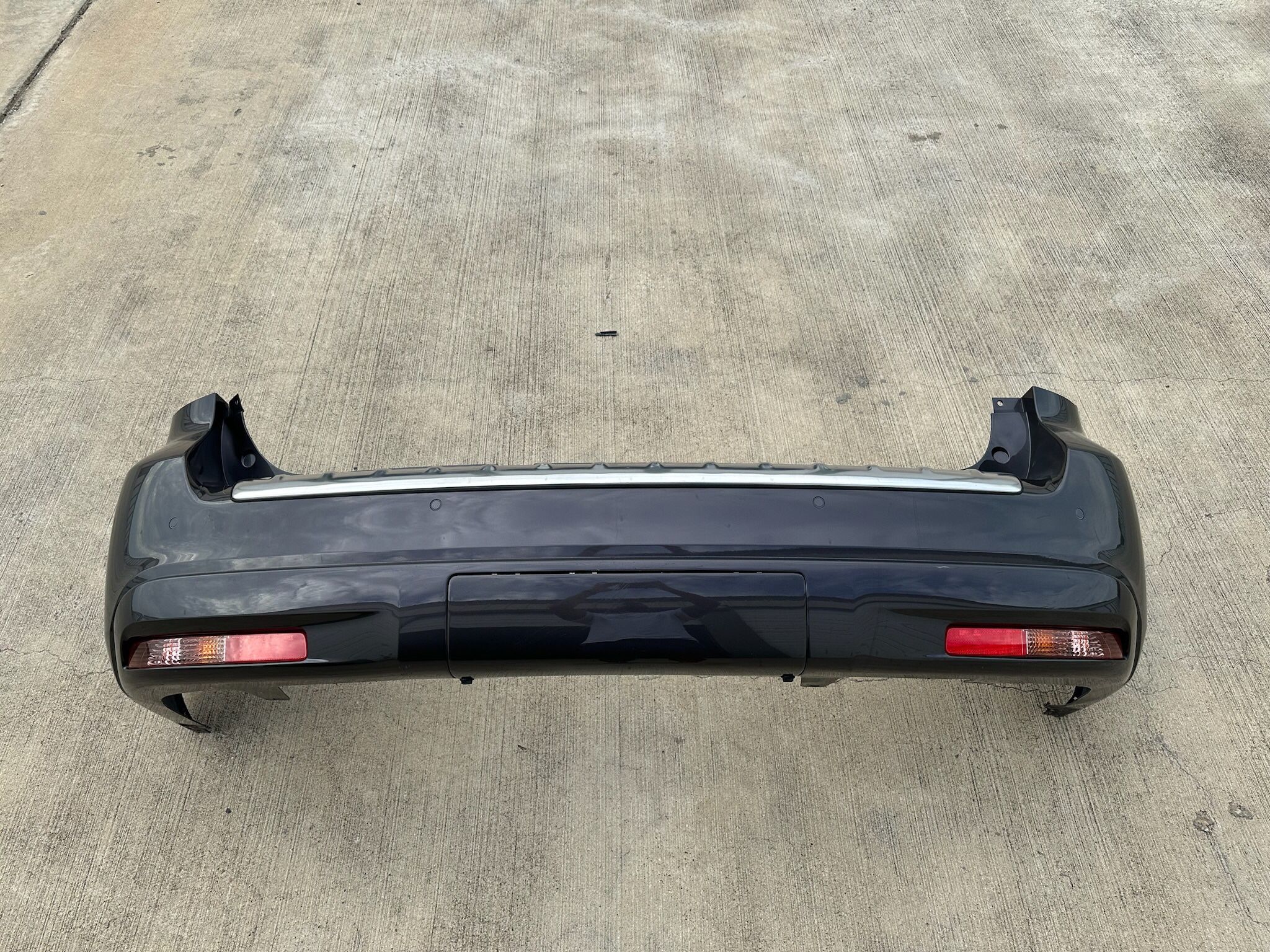 2018-2019 Infiniti QX80 Rear bumper W/ Park Assist assembled