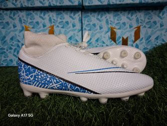 Girls 5.5youth soccer cleats