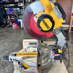 DeWalt DWS715 Compound Miter Saw