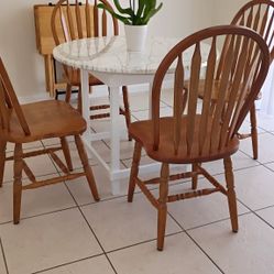 DINNING ROOM /  4 CHAIRS
