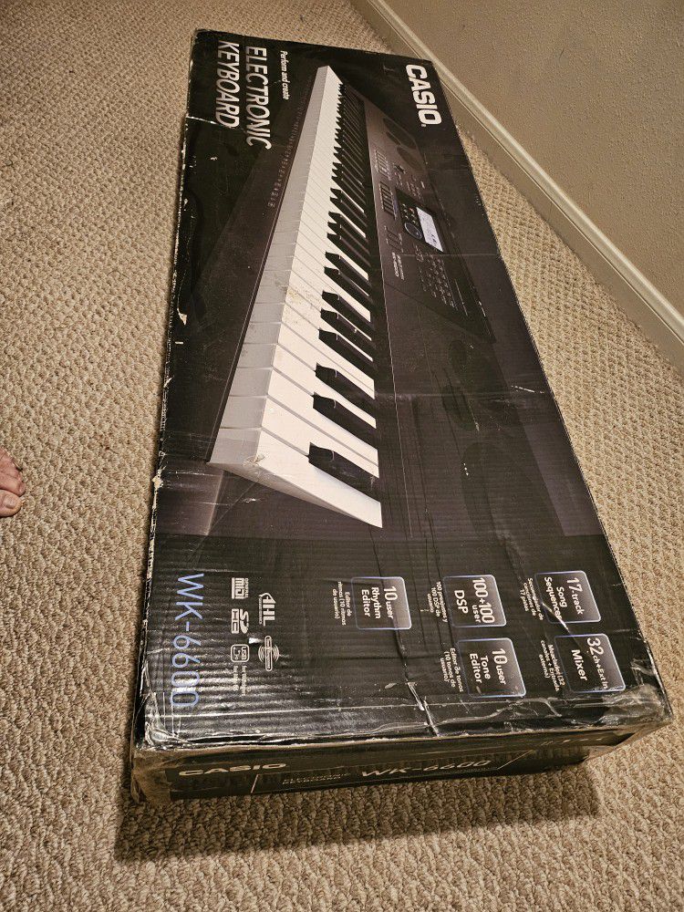 For Sale CASIO  WK 6600 Keyboard & Stand 