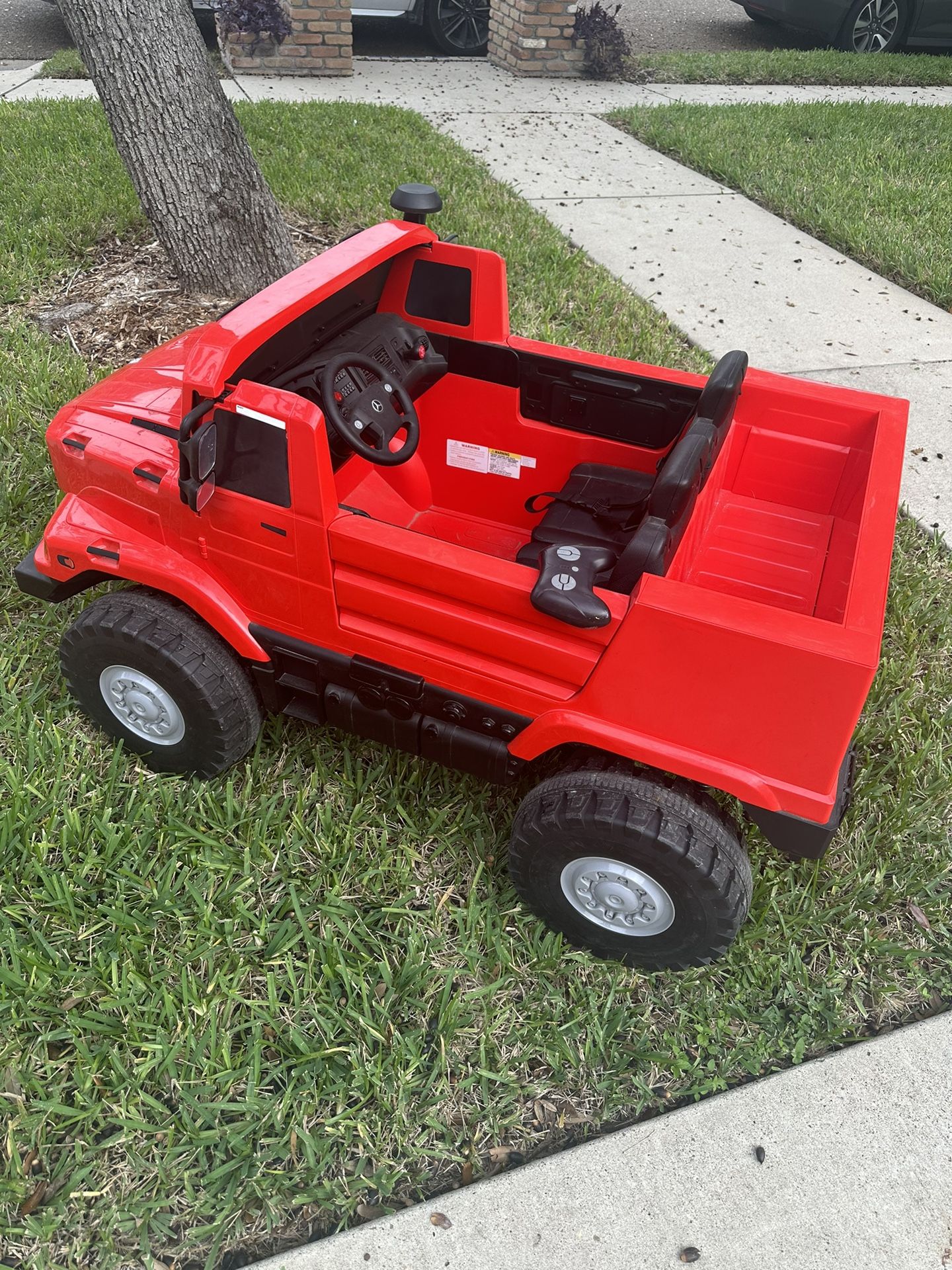 Electric power Red Mercedes 2 Passenger