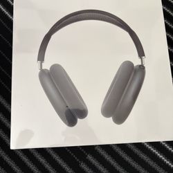 Black AirPod Pro Maxes 