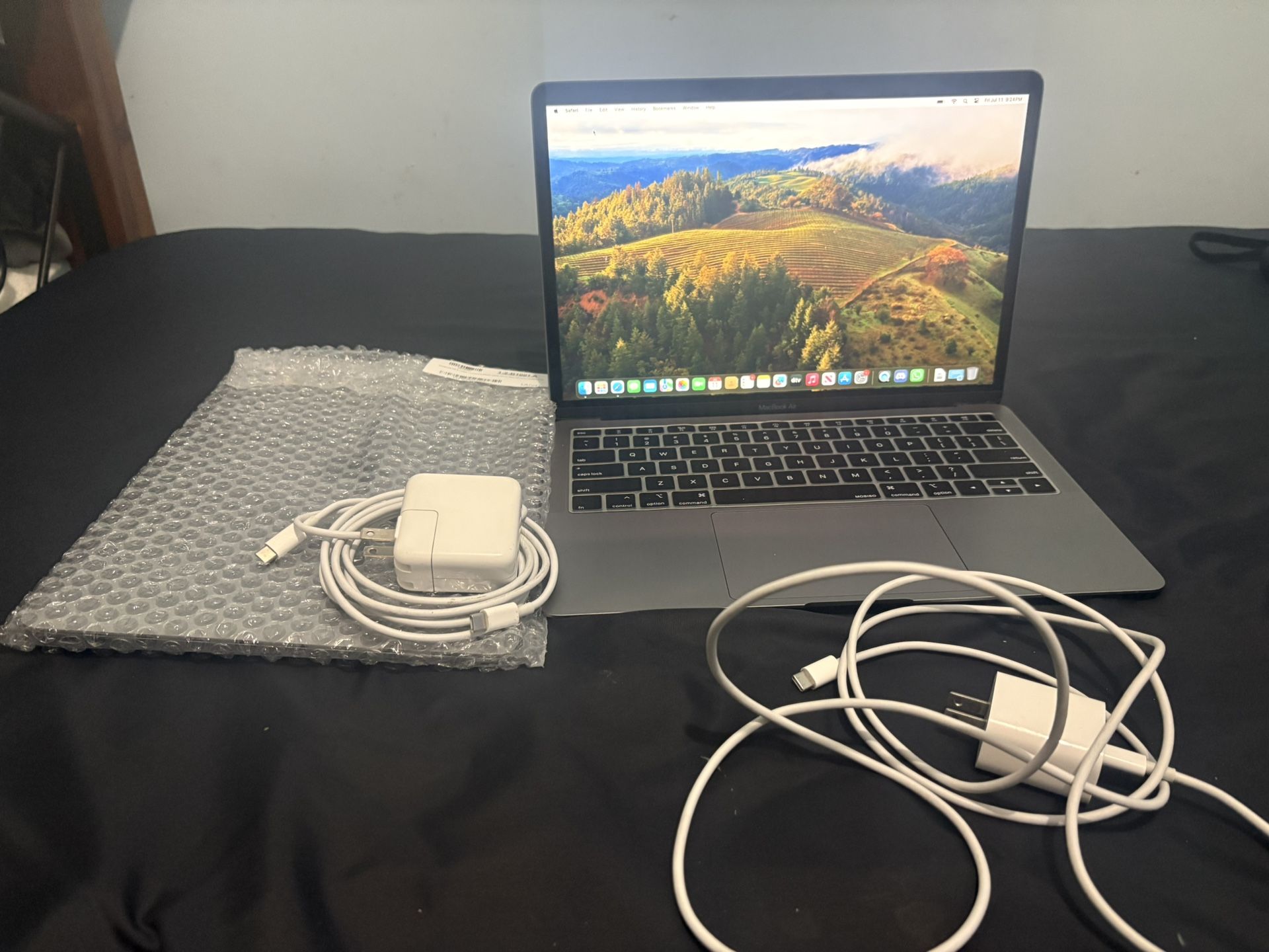 Apple 2020 MacBook Air with 1.1GHz Intel Core i3, 13-inch, 8GB RAM, 128GB SSD Storage Space Gray