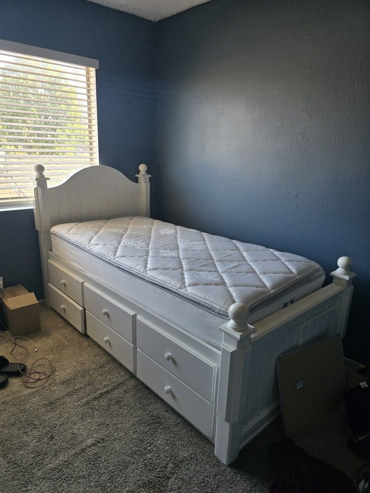 Twin Bed & Matress