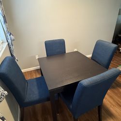 Extendable Dining Table 