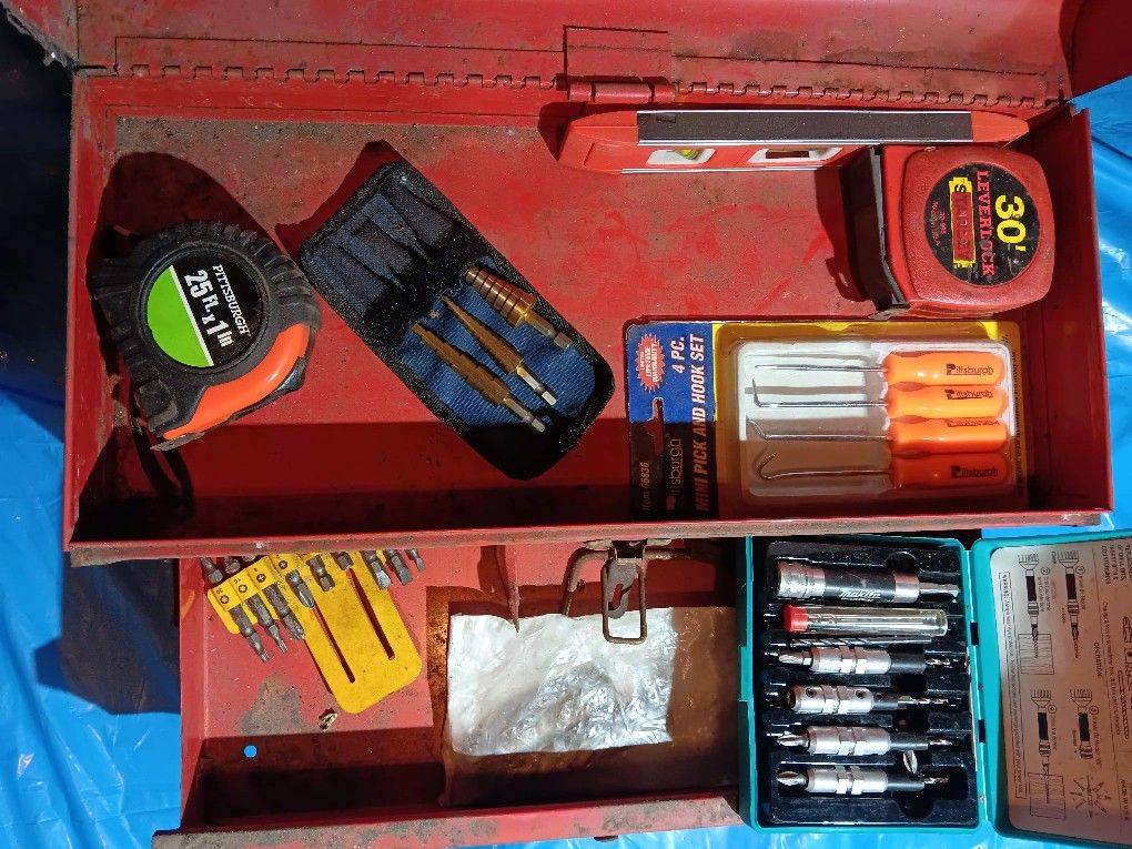 TOOL BOX WITH A FEW ITEMS
